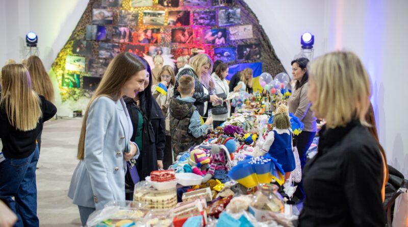 na blagodijnomu yarmarku v den vidkryttya trcz happy.mall bulo zibrano 1 mln gryven | 10