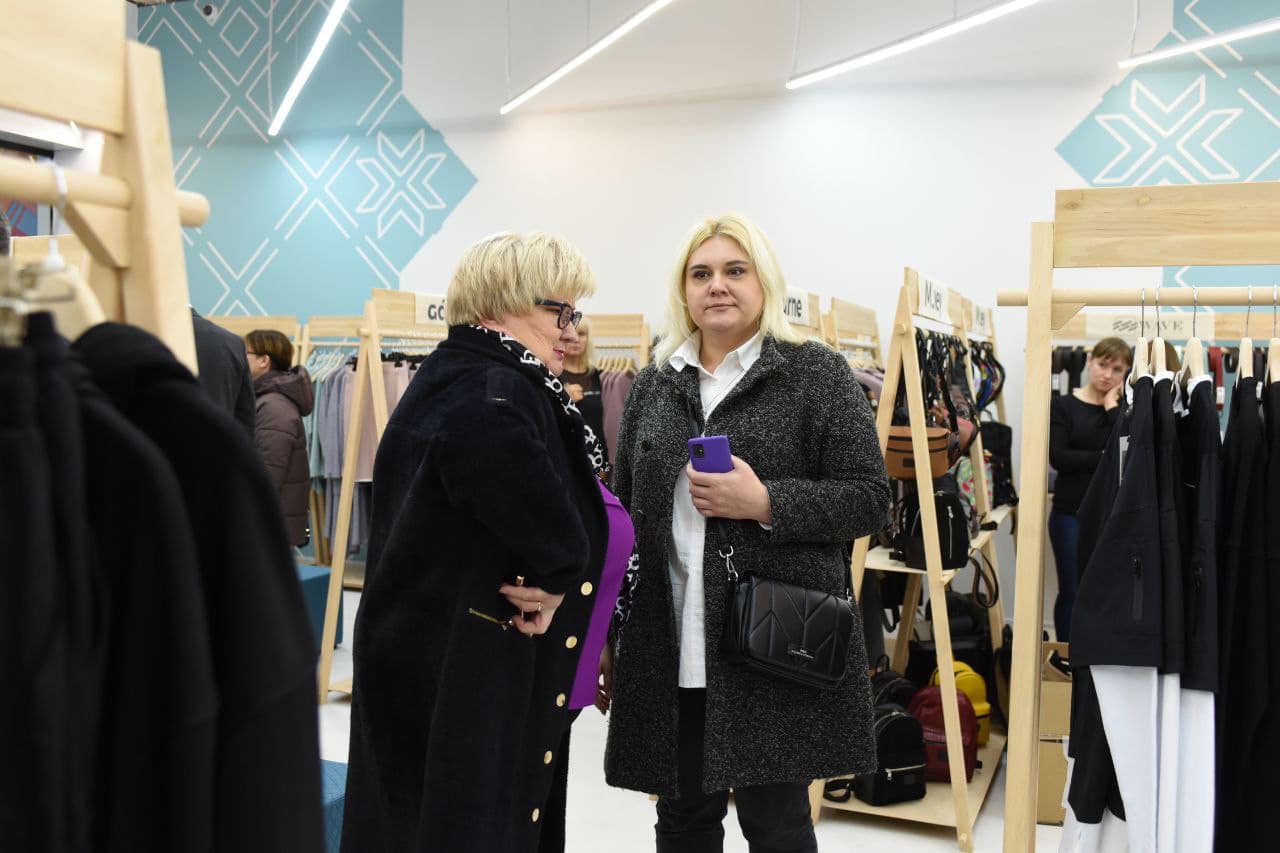 В рівненському ТРЦ Happy.Mall за бюджетні кошти відкрили магазин місцевих виробників