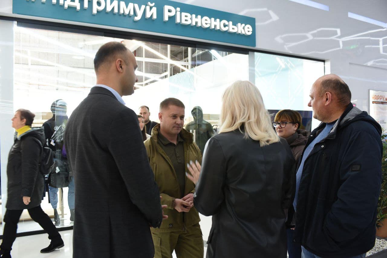 В рівненському ТРЦ Happy.Mall за бюджетні кошти відкрили магазин місцевих виробників