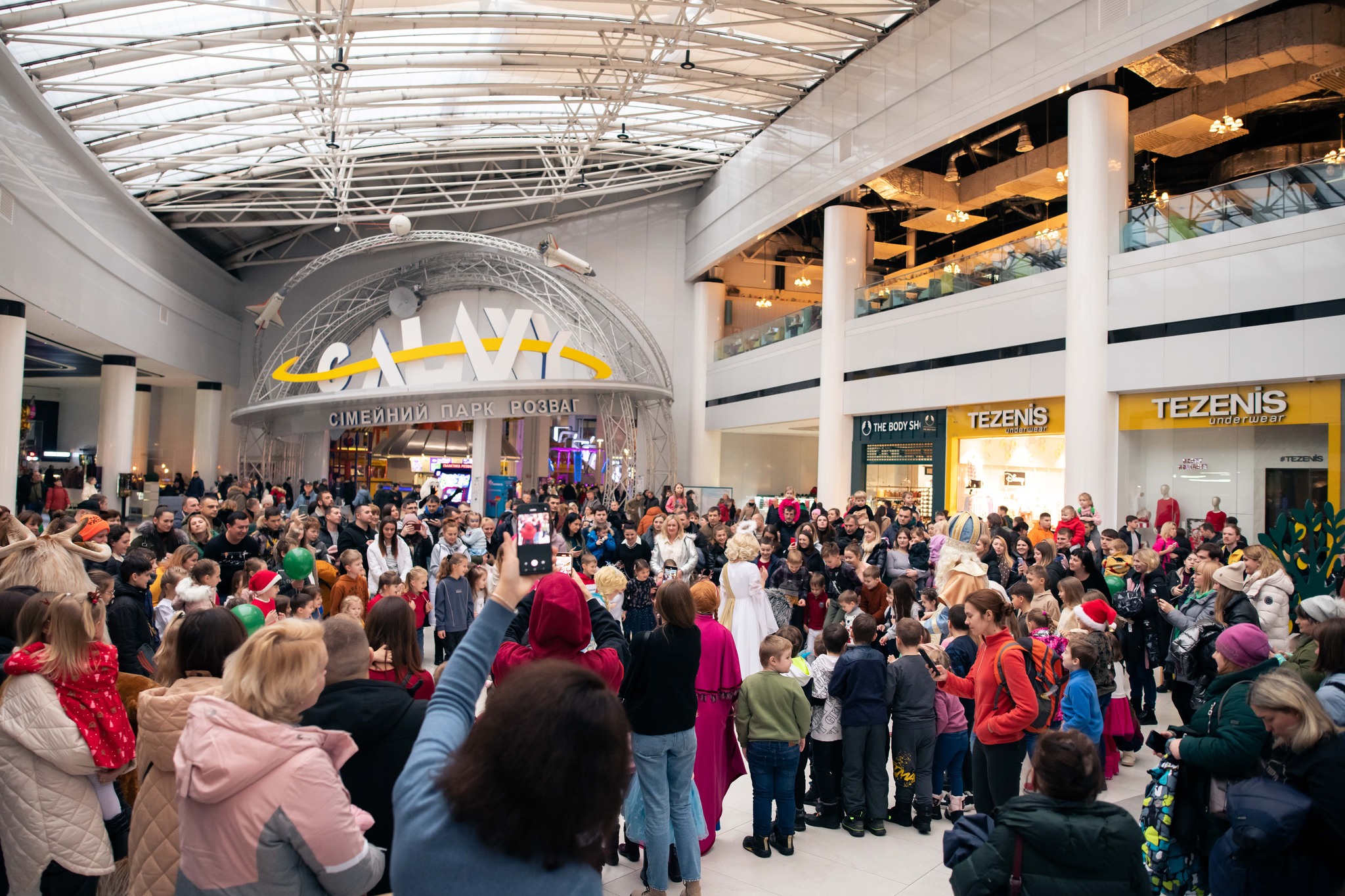 v trcz lavina mall pid chas avarijnyh vidklyuchen svitla prodovzhuyut praczyuvaty vsi magazyny | 5