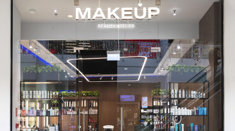 ukrayinskyj onlajn market makeup vidkryv salon krasy u varshavi | 1