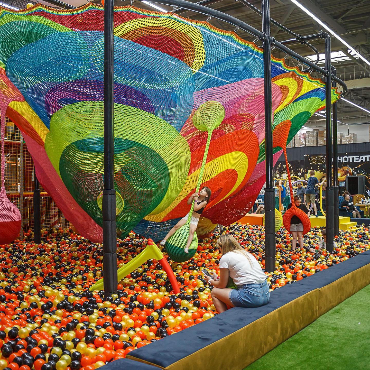 У ТРЦ Auchan Rive Gauche відкрився сімейний розважальний комплекс Fly Kids  (фото) | Українська Рада Торгових Центрів