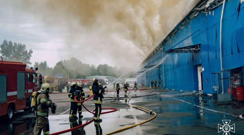 У-Києві-ліквідували-серйозну-пожежу-у-ТЦ-Епіцентр-(фото)