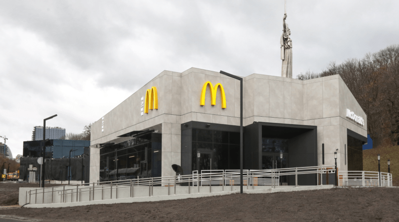 Mcdonald's-відкрив-новий-заклад-у-Києві-в-особливому-дизайні-(фото)