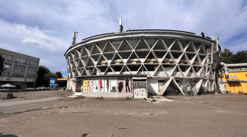 У-столиці-виставили-на-продаж-унікальний-ринок-шайбу-(фото)