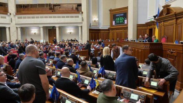 Підпишуть-у-найближчі-дні.-Верховна-Рада-відхилила-всі-постанови,-що-блокували-закон-про-підвищення-податків