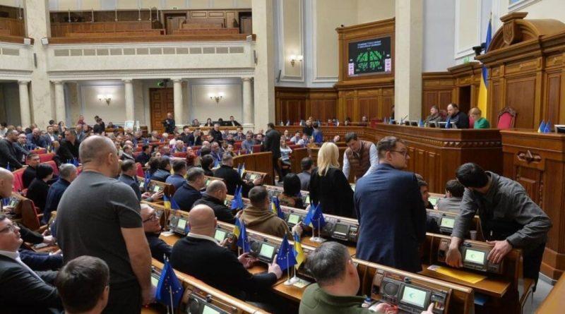 Підпишуть-у-найближчі-дні.-Верховна-Рада-відхилила-всі-постанови,-що-блокували-закон-про-підвищення-податків