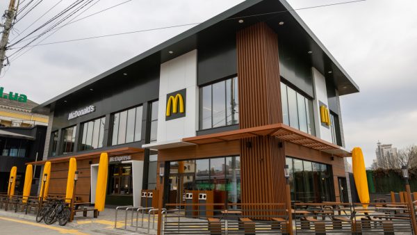 Перший-Mcdonald's-з-ліфтом.-Мережа-відкрила-оновлений-ресторан-на-Вокзальній-(фото)