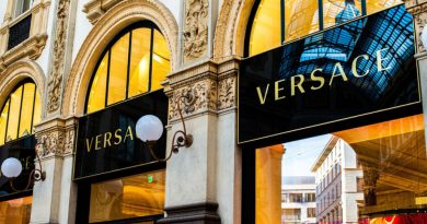 Prada-може-стати-новим-власником-Versace-Capri-Holdings-шукає-покупців